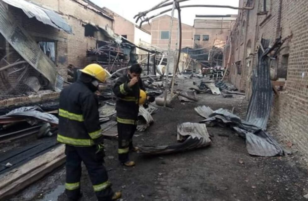 La Esperanza: "Está latente el peligro de derrame de alcohol y de derrumbe"