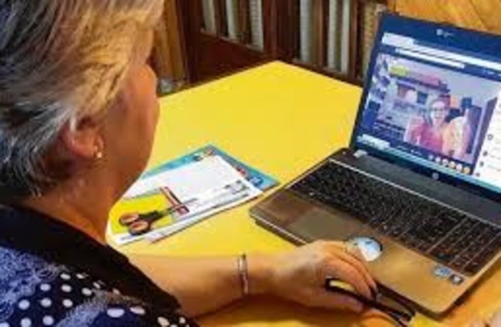 Reconocen a voluntarios que asisten a adultos mayores