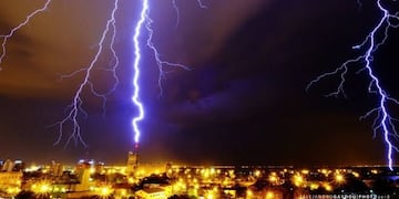 El cielo se encendía a cada instante con los rayos