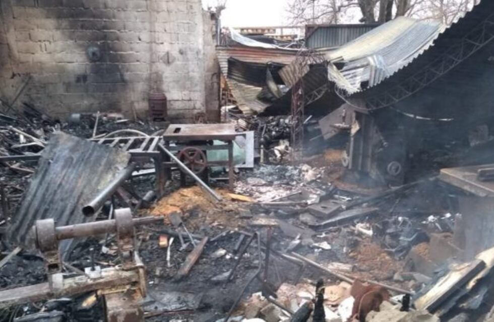 Inseguridad en Río Cuarto: vecinos dicen que incendio en carpintería fue intencional