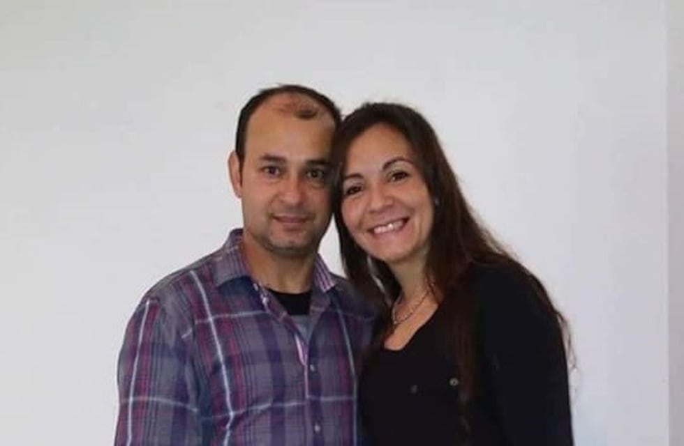 Una mujer fue asesinada a puñaladas por su pareja que además prendió fuego el auto con ella dentro