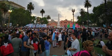 Marcha de la Resistencia en Plaza de Mayo\u002E (Foto: @norberlopez)