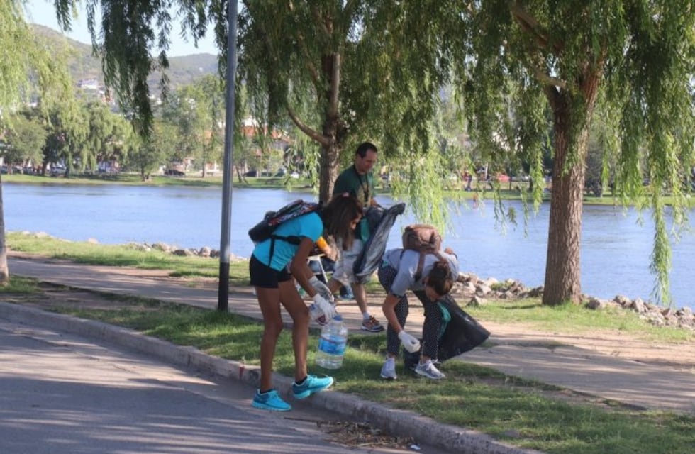 Se realizó la primera jornada de Plogging en Carlos Paz
