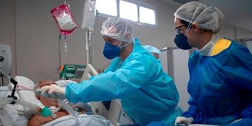 Se mantienen altos los casos de coronavirus. (Photo by Mauro Pimentel / AFP)