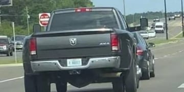 Encontró a su mecánico de compras con la camioneta que le había llevado a arreglar