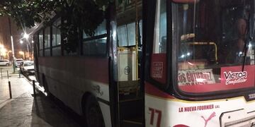 Cinco delincuentes golpearon a un jubilado para robarle su mochila\u002E (Comunicación Gobierno Tucumán)