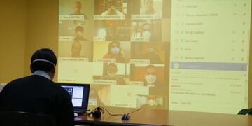 El intendente Martínez encabezó la reunión virtual, la primera desde que se desató la crisis por el coronavirus\u002E