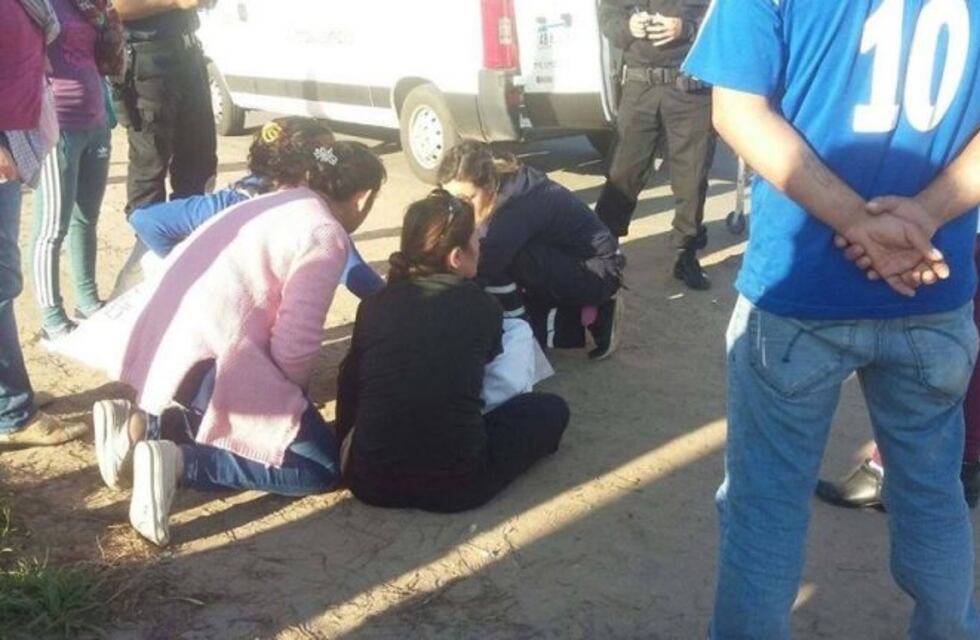 Un nene de 12 años fue atropellado por una moto en la puerta de la escuela