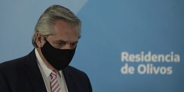 Buenos Aires (Antigua And Barbuda), 12/08/2020\u002E- Argentine President Alberto Fernandez during a press conference to announcing that Argentina and Mexico will produce and distribute an experimental coronavirus vaccine, at the Olivos Presidential residence in Olivos, Buenos Aires, 12 August 2020\u002E Argentina will manufacture the vaccine, while Mexico will provide packaging and 'equitable' distribution throughout the region, except for Brazil\u002E (Brasil) EFE/EPA/JUAN MABROMATA / POOL