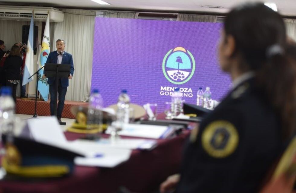 Cornejo, a la Policía tras la muerte de dos uniformados: "La sociedad los respeta"