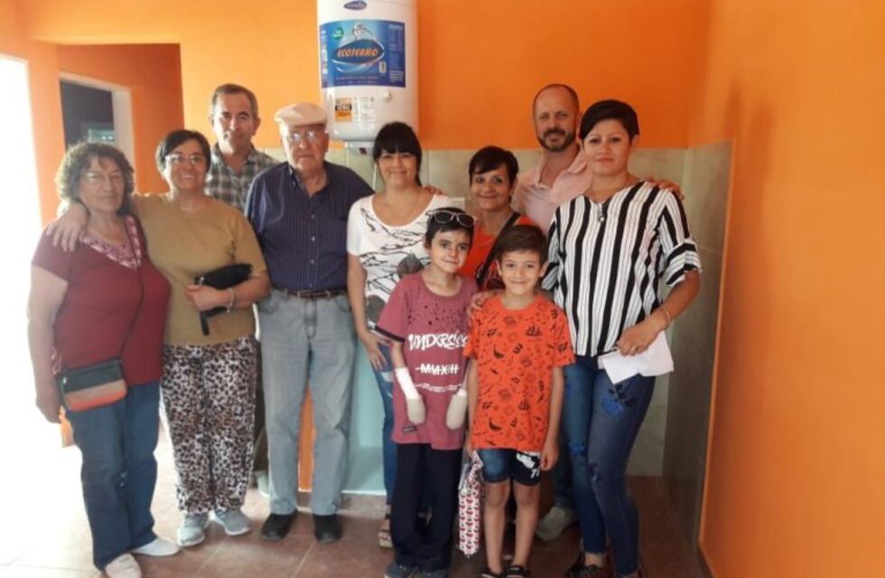 Juanpi el niño con piel de cristal recibió su casa en Tránsito