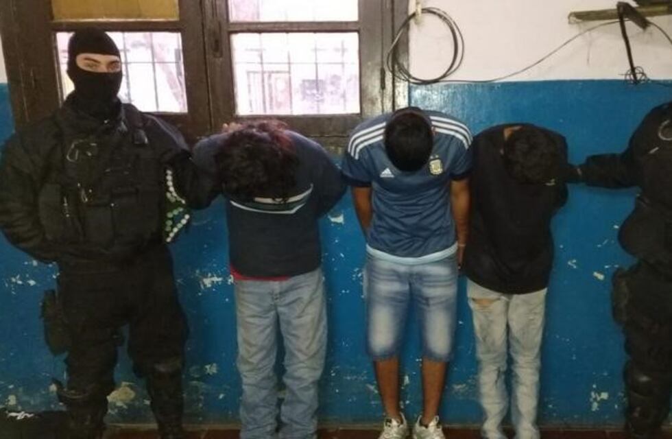 Detuvieron a tres jovenes con drogas