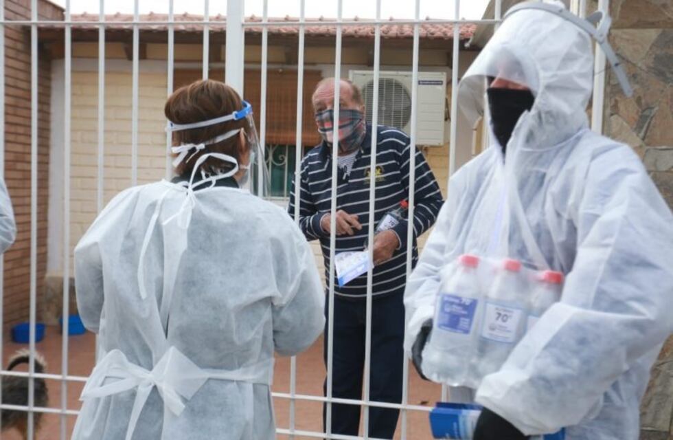 Vecinos atacaron la casa de un matrimonio de jubilados con coronavirus