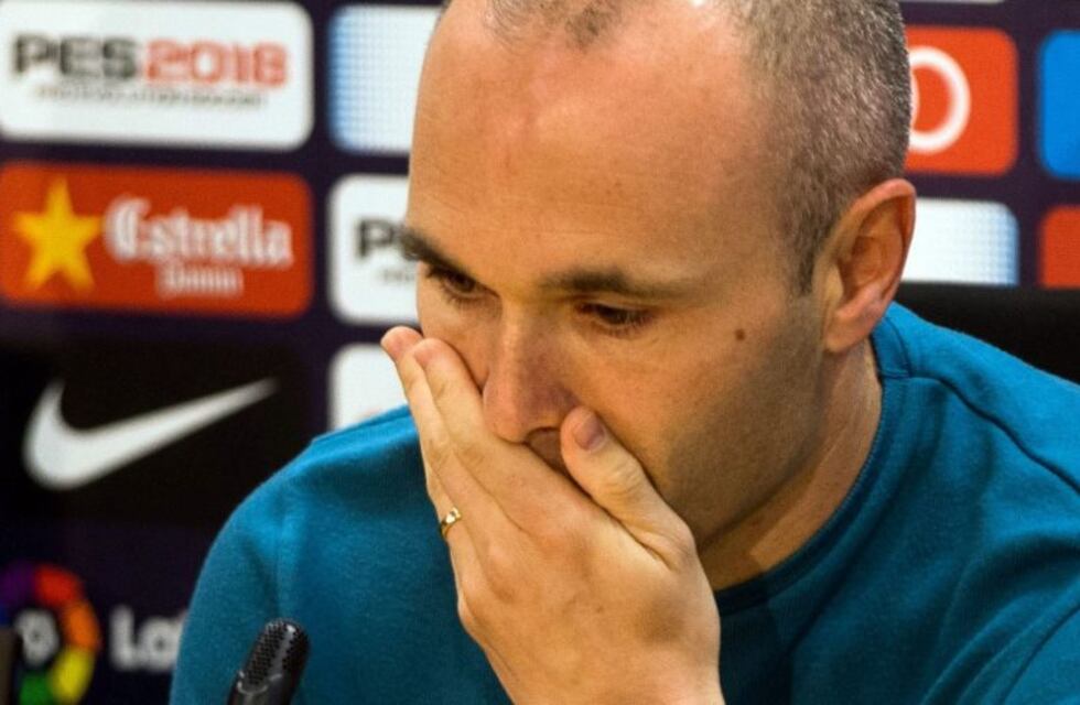 Cayeron dos gradas durante una entrevista a Iniesta: hay al menos 18 heridos