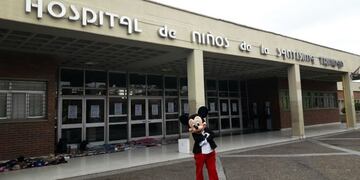 Mickey Mouse visitó el Hospital de Niños de la Santísima Trinidad de Córdoba\u002E