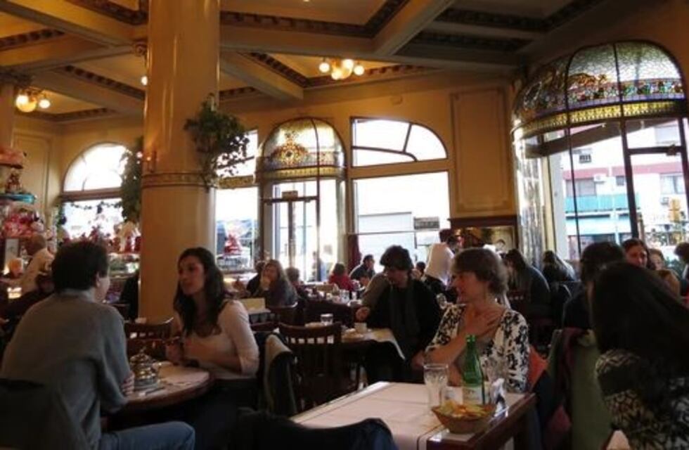 Las Violetas fue elegido como el mejor Café Notable de Buenos Aires