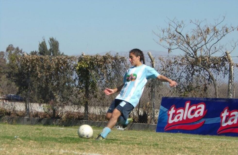 Cintia Rojo, jugadora de Racing, mantiene intactos su sueños de ser profesional en el fútbol