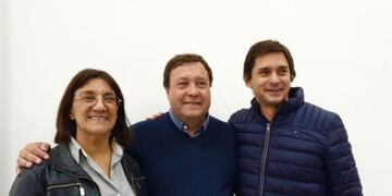 Weretilneck junto a la ministra de Educación provincial, Mónica Silva y el legislador Leandro Lescano\u002E