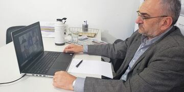 Alcides Calvo en videoconferencia