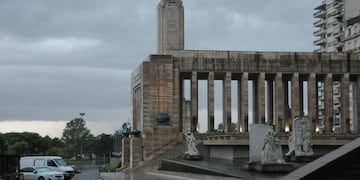 La ciudad amanece nublada