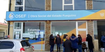 Manifestación empleados OSEF sede Ushuaia\u002E (04/09/2020)\u002E\nFotos: VíaUshuaia\u002E