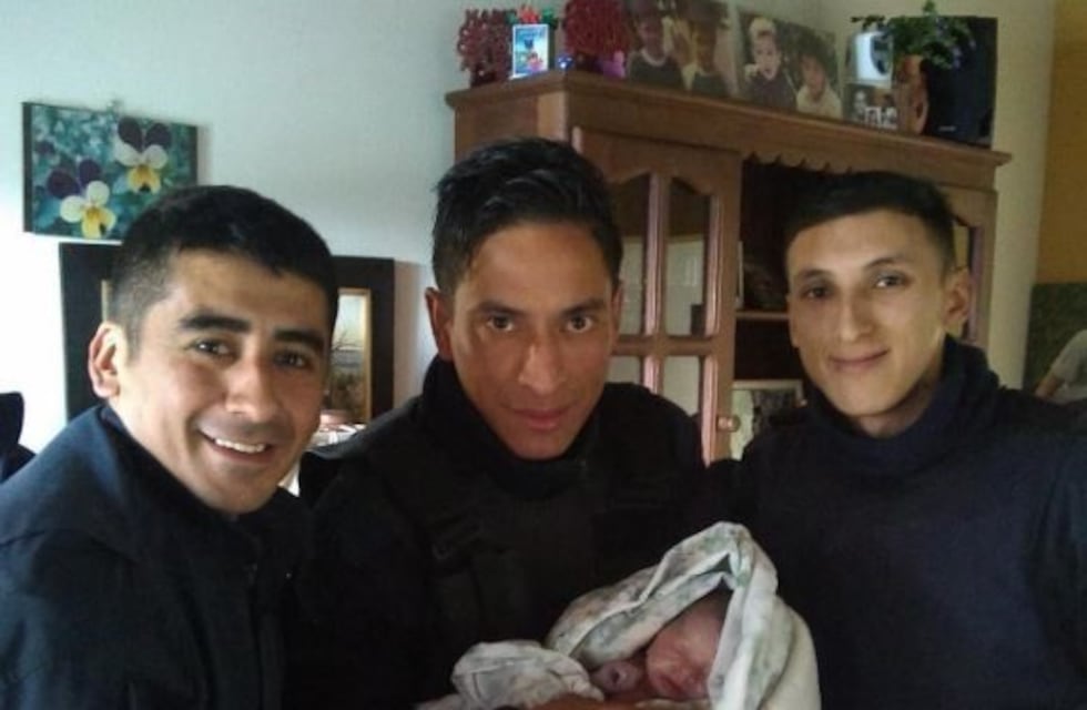 Berisso: policías ayudaron a dar a luz a una mujer en su casa
