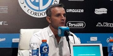 Pablo Lavallén se fue de Belgrano en otra situación difícil de asimilar por parte de la dirigencia, que apostó fuerte para retenerlo\u002E