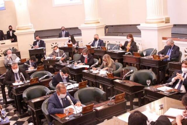 Media sanción para el Código Procesal Civil de la provincia\u002E