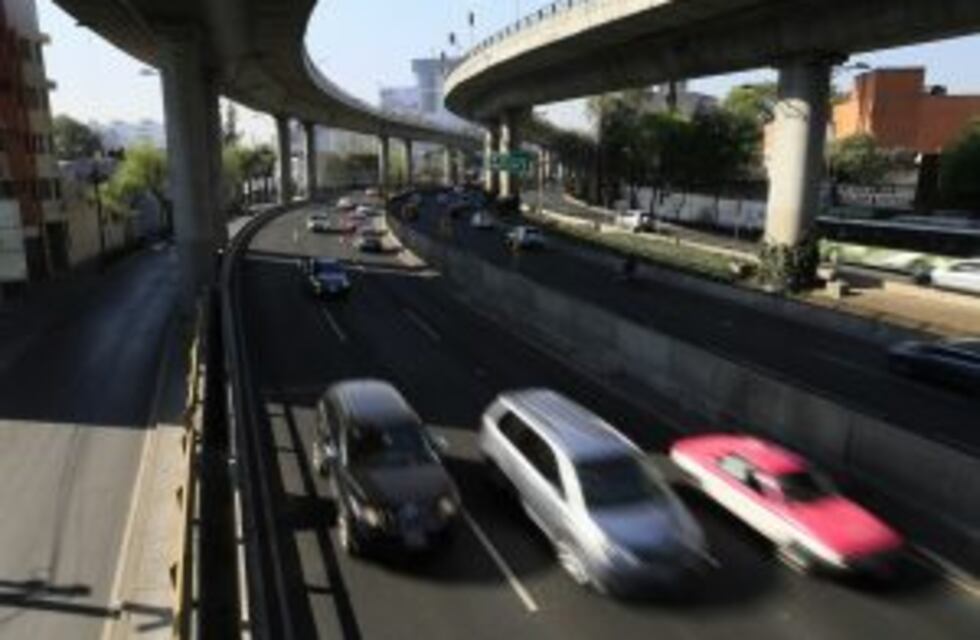 Manejar usando el celular ya es la cuarta infracción más común en la Ciudad