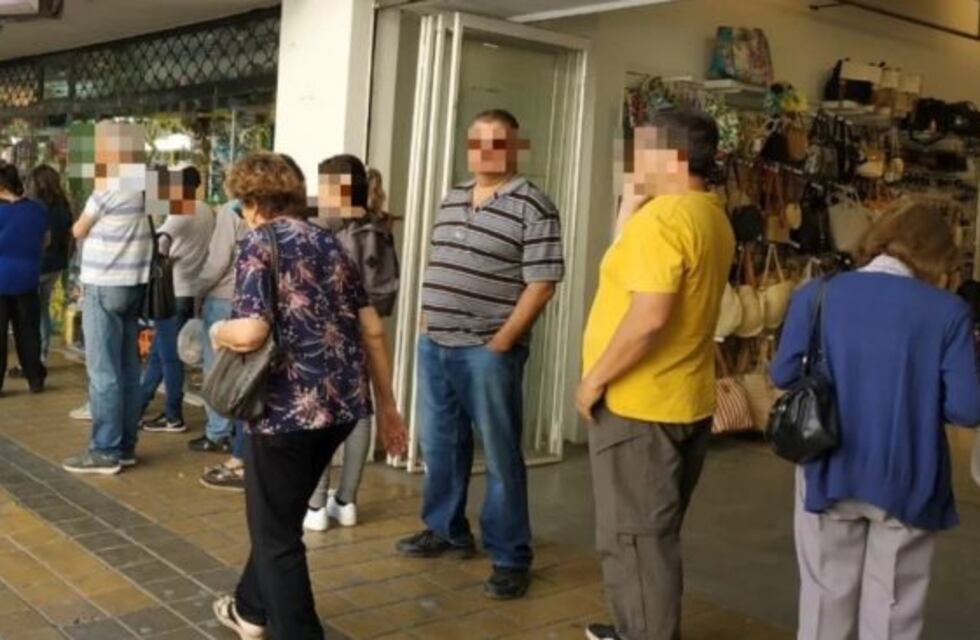 Los sanjuaninos se apuraron a comprar dólares en la previa de las elecciones