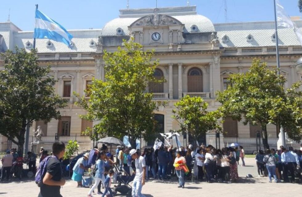 Morales firmó un decreto que mejora condiciones para trabajadores jornalizados