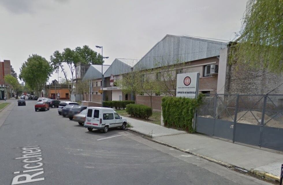 Les robaron las baterías de los autos a hinchas que dejaron los vehículos cerca del Coloso