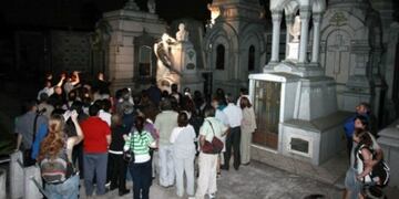 Visita nocturna al cementerio