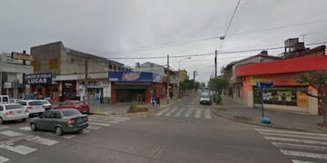 Dos policías fueron encontrados con un disparo en la cabeza y llevados al Hospital Santojanni