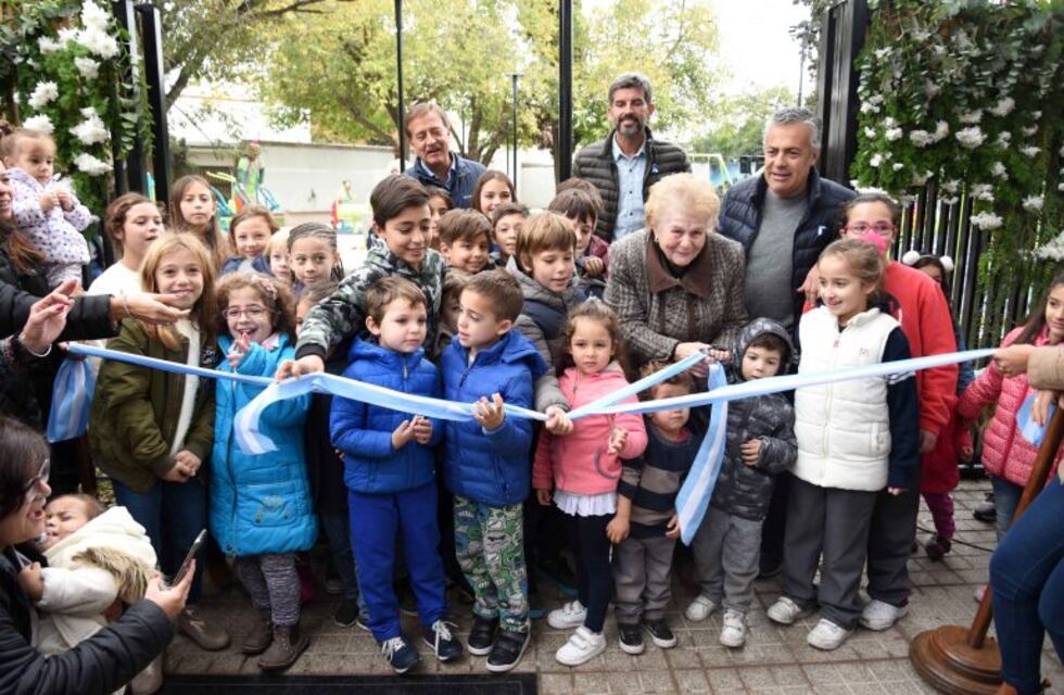 Reinauguraron la plaza Caseros  del barrio Bombal