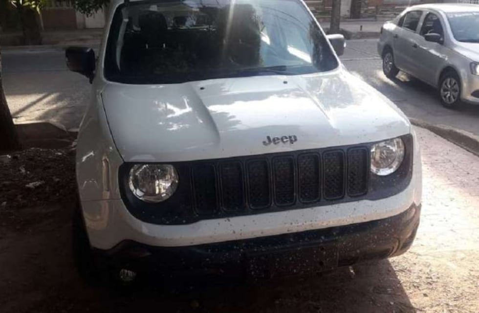 Policía recupera una camioneta y elementos robados