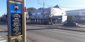 El litro de nafta premiun superó la barrera de los $40\u002E (El Norte)