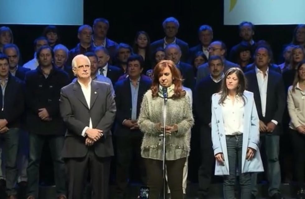 Critina Kirchner lanzó la campaña con la instrucción de "salir a la calle a escuchar a la gente"