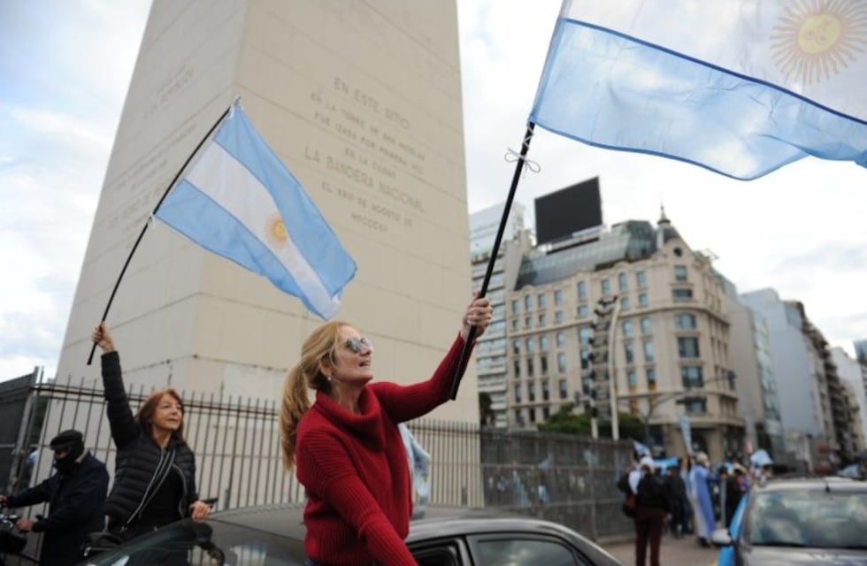 Protestas y bocinazos en el Obelisco contra la expropiación de Vicentin y la cuarentena