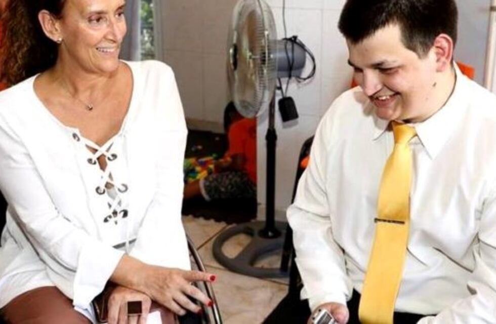 Un posadeño creó una Aap para víctimas de bullyng por su discapacidad