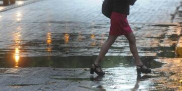 El pronóstico extendido del Servicio Meteorológico Nacional alerta además sobre la posibilidad de viento zonda para el sur mendocino este lunes, por la tarde-noche\u002E