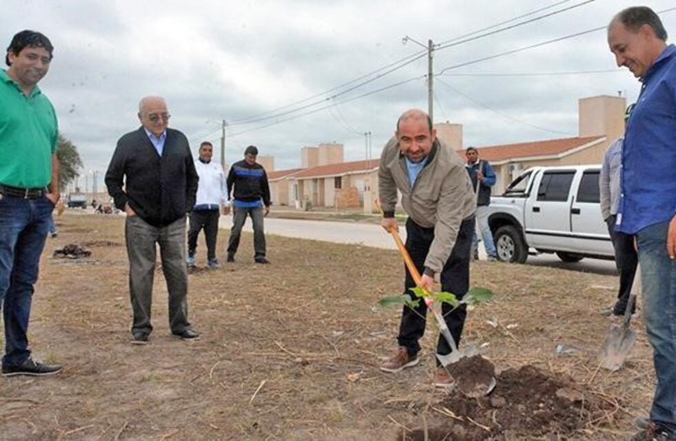 El intendente Mirolo lanzó el Plan de Reforestación en la ciudad de La Banda