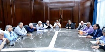 Sica recibió a gremialistas y les pidió trabajar en conjunto para mantener los puestos de empleo\u002E (Twitter)\u002E