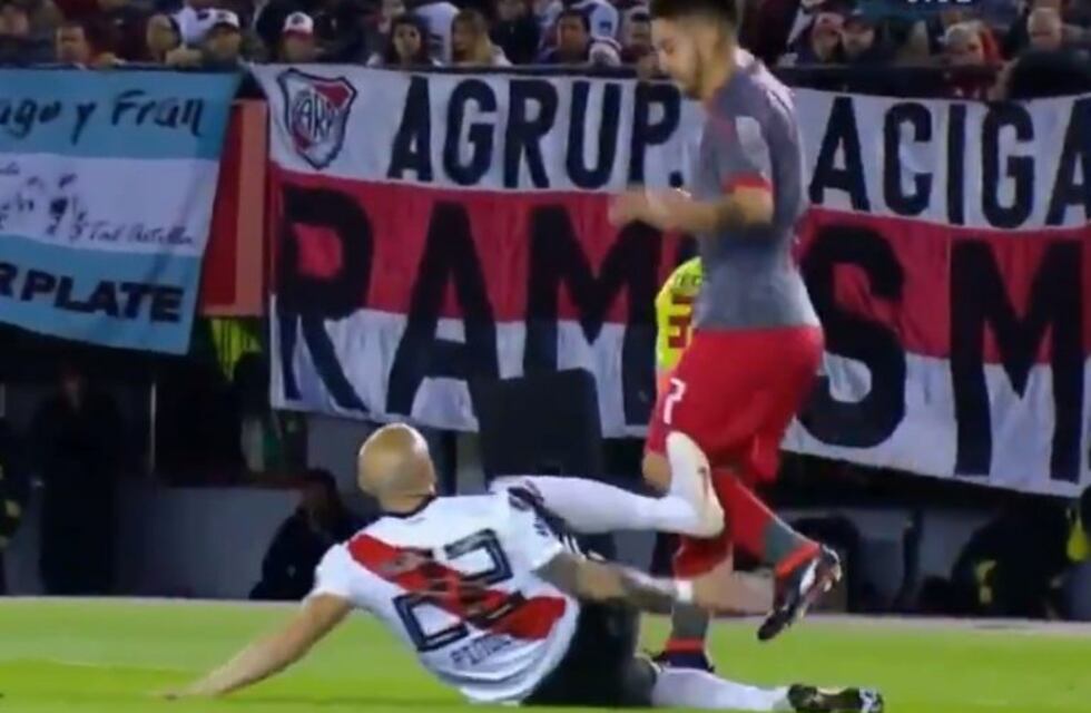 Polémica en el Monumental: ¿fue penal de Pinola sobre Benítez?
