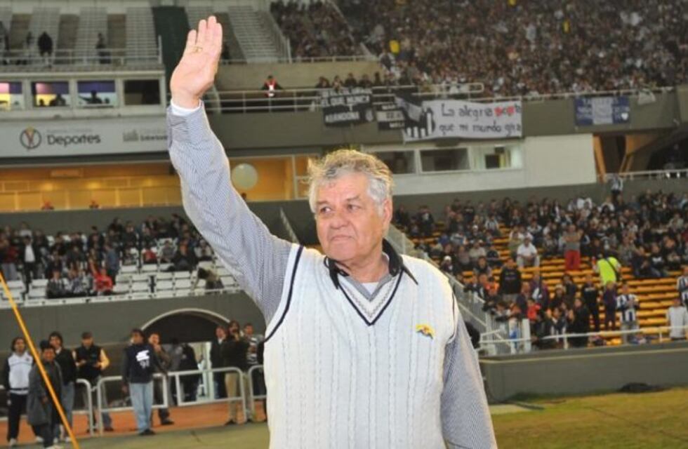 Se viene la estatua del Loco... Willington