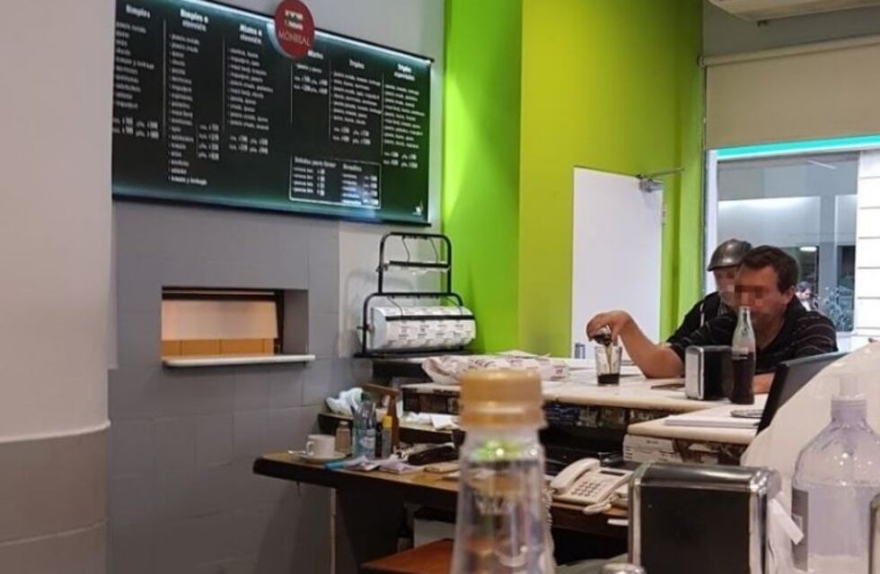 Un ladrón se hizo pasar por cadete y robó la sandwichería Monreal
