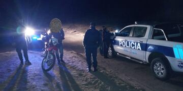 Demoran a un motociclista que venía un camino ilegal ingresando a San Luis