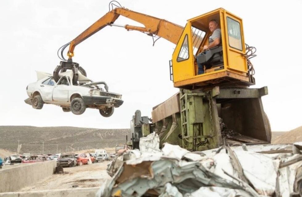 En 72 horas culmina la compactación de 71 vehículos en Rada Tilly