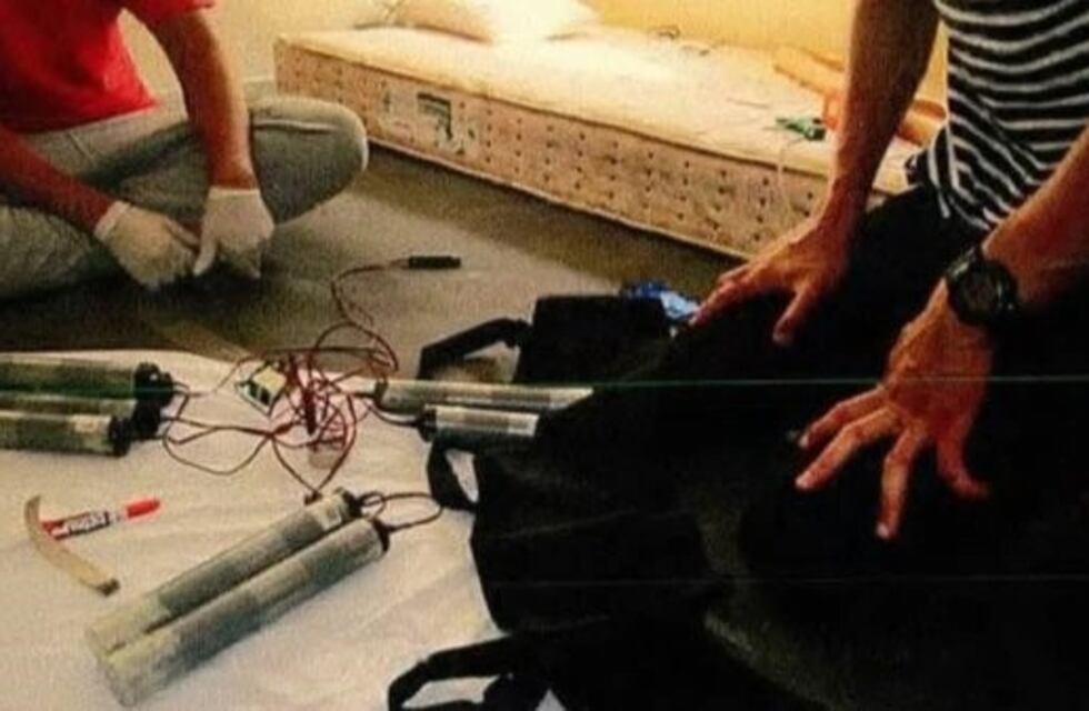 Se dieron a conocer las fotos de los terroristas de Barcelona preparando los explosivos