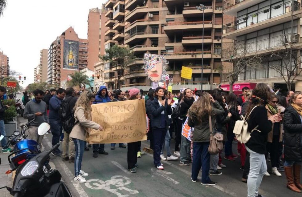 Paro y marcha de profesionales que trabajan con personas con discapacidad en Córdoba